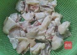 姬松茸炖鸡的做法图解1