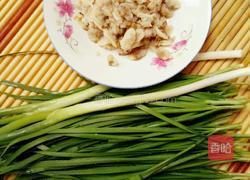 蛤喇肉炒韭菜的做法图解1