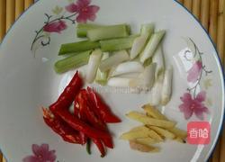 蛤喇肉炒韭菜的做法图解3