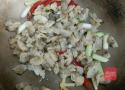 蛤喇肉炒韭菜的做法图解5