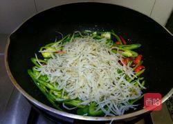 辣椒炒银鱼的做法图解6
