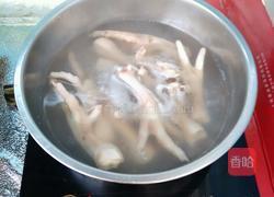 鸡爪炖粉条的做法图解2