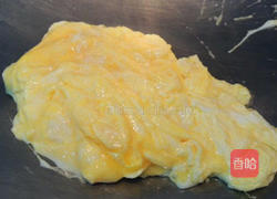 菠萝海鲜炒饭的做法图解4