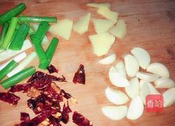 咸鱼炖花生的做法图解4