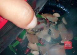 咸鱼炖花生的做法图解6