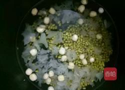 银耳莲子绿豆汤的做法图解3