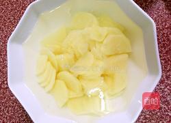 土豆片炒鸡的做法图解2