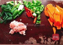 肉炒洋葱胡萝卜的做法图解1