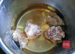 大骨汤面的做法图解1
