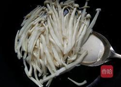 椒盐蘑菇的做法图解1