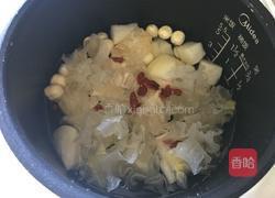 银耳莲子雪梨汤的做法图解6