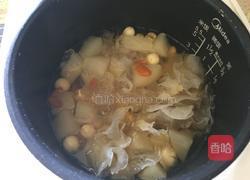 银耳莲子雪梨汤的做法图解7