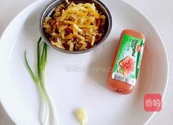 火腿肠炒榨菜的做法图解1