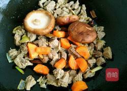 香菇炖牛肉的做法图解7