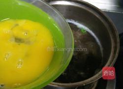 金枪鱼紫菜蛋花汤的做法图解4