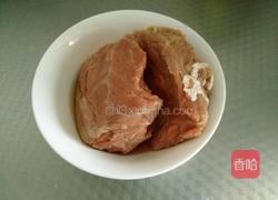 牛肉炖地瓜柿子的做法图解1