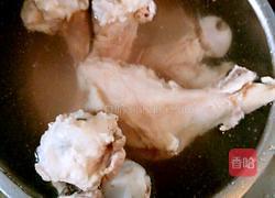 白萝卜骨头汤的做法图解3