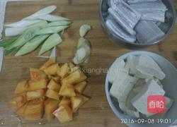 带鱼炖豆腐的做法图解2