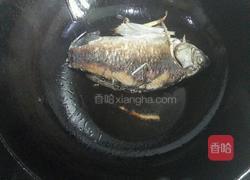 腐竹金针菜鱼汤的做法图解5