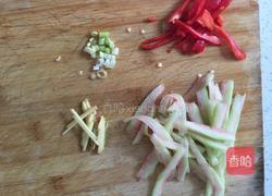 西瓜翠衣炒毛豆的做法图解2