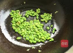 西瓜翠衣炒毛豆的做法图解5