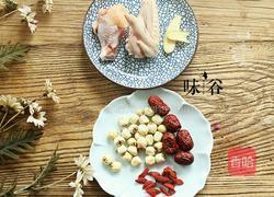 莲子鸡汤的做法图解1