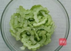 冰镇苦瓜的做法图解1