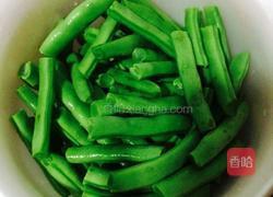 五花肉焖豆角的做法图解1