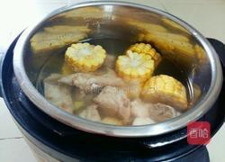 玉米大骨头汤的做法图解5