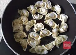 Illustration of how to make fried wontons 2