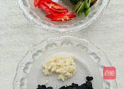 青椒炒油渣的做法图解3