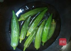 黑木耳秋葵炒鸡蛋的做法图解2