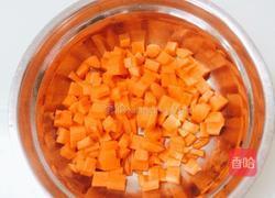 胡萝卜汁的做法图解1