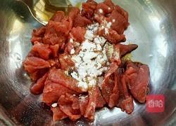 孜然嫩牛肉的做法图解2