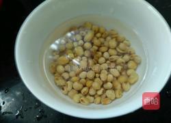 排骨黄豆汤的做法图解2