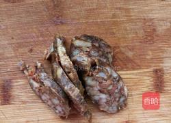 腊味火腿炒蒜薹的做法图解2