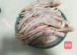 电饭煲卤鸭掌的做法图解1