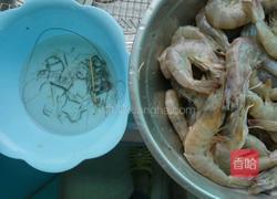 芹菜炒大虾的做法图解1