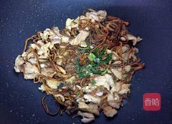 虫草花炒肉的做法图解7