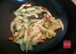 木耳炒芹菜的做法图解7