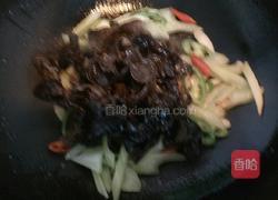 木耳炒芹菜的做法图解8