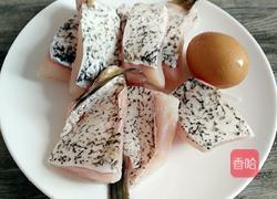 炸草鱼的做法图解1