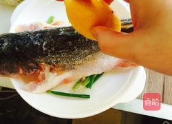 柠檬蒸鲈鱼的做法图解3
