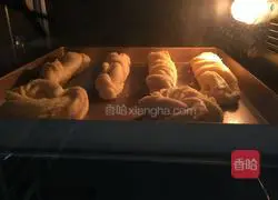 Illustration of how to make coconut bread 14