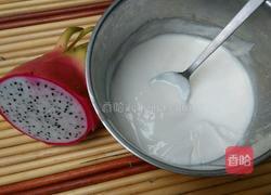 酸奶火龙果的做法图解1