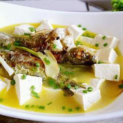 黄骨鱼焖豆腐的做法[图]