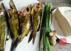 黄骨鱼焖豆腐的做法图解1