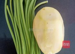 土豆条炒蒜苔的做法图解1