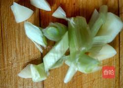 土豆条炒蒜苔的做法图解2
