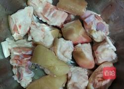 无花果炖猪脚的做法图解1